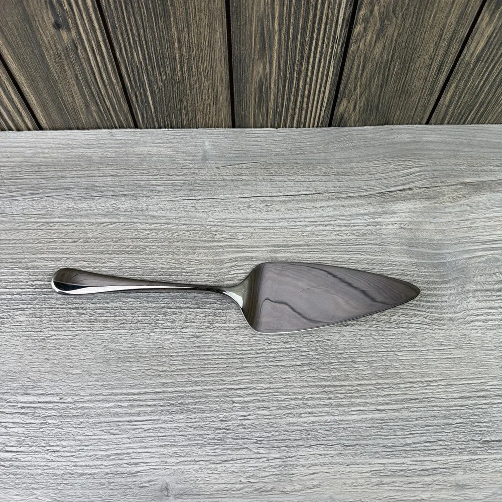 Robert Welch 18/10 Stainless Steel Cake Pie Server Serrated Edge 9.5